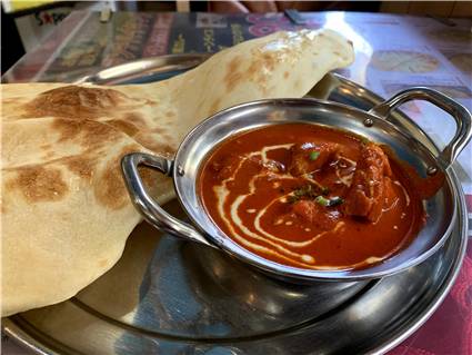 ナマステ上野キッチン-バターチキンカレーとナン