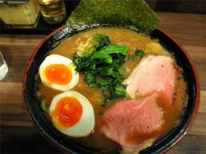 秋葉原　わいず　たまごラーメン